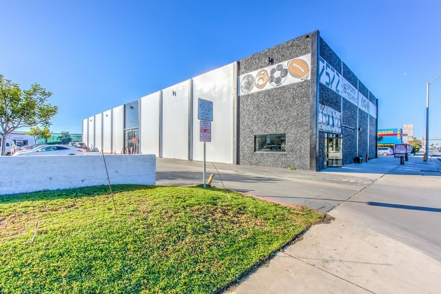 More Photos Of 7572 Warner Ave, Huntington Beach Warehouse For Lease