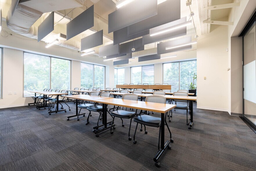 More Photos Of 121 Perimeter Ctr W, Atlanta Coworking Space