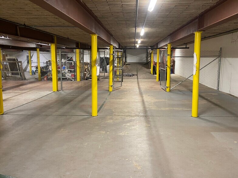 More Photos Of 612 11th Ave NW, Rochester Distribution For Sale