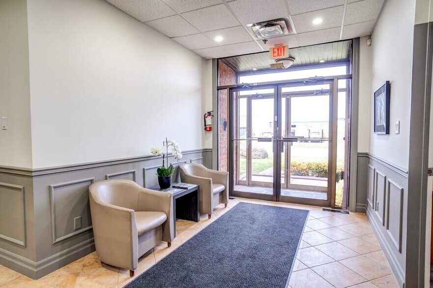 More Photos Of 1146 Aerowood Dr, Mississauga Warehouse For Sale