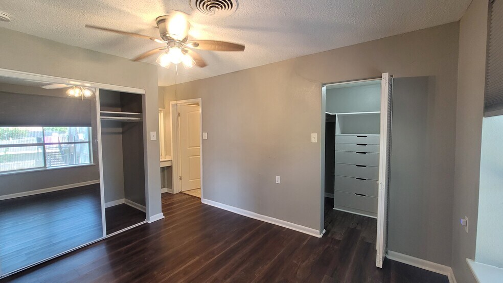 More Photos Of 1635 W Mulberry Ave, San Antonio Apartments For Sale