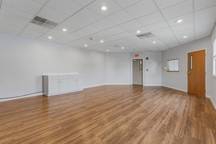 More Photos Of 320 Phillips St, North Kingstown Medical For Sale
