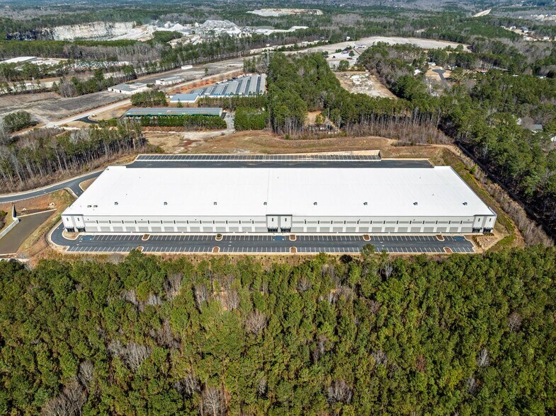 More Photos Of 95 Raymond Hill Rd, Newnan Distribution For Lease
