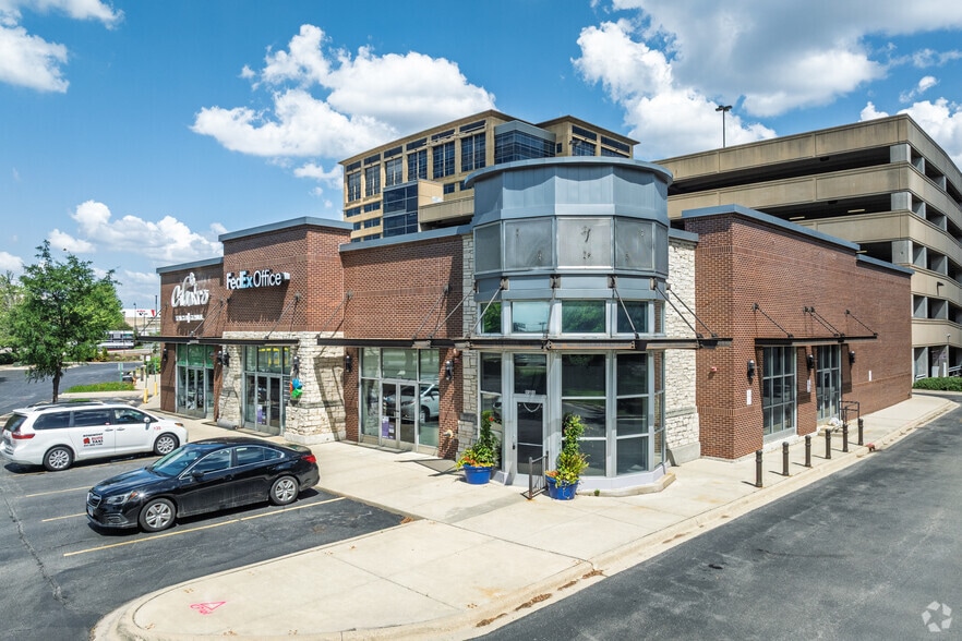 Primary Photo Of 9500-9520 W Higgins Rd, Rosemont Restaurant For Lease