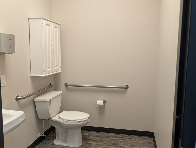 More Photos Of 12276 San Jose Blvd, Jacksonville Medical For Lease