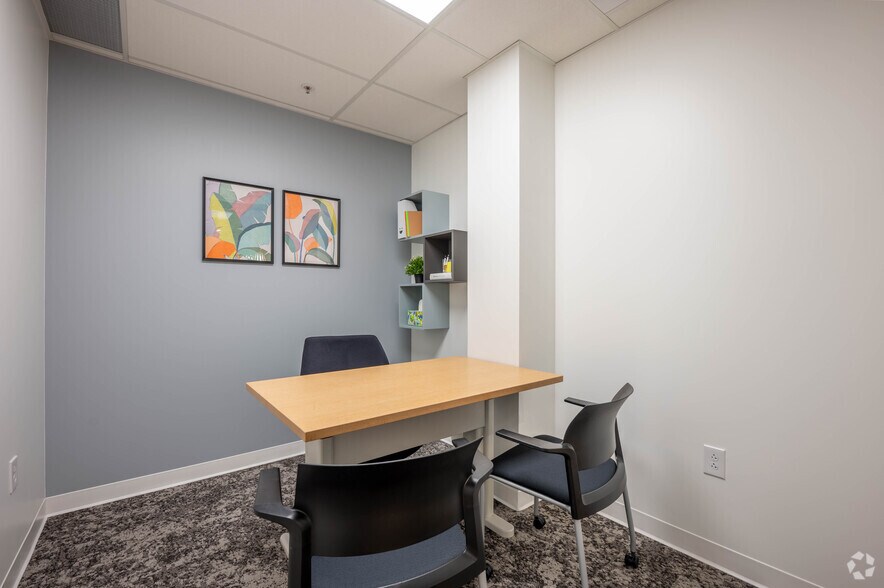 More Photos Of 550 Congressional Blvd, Carmel Loft Creative Space For Lease