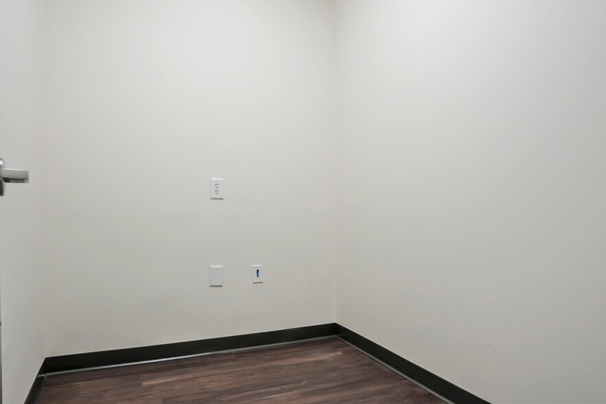 More Photos Of 123 S Lynnhaven Rd, Virginia Beach Office For Lease