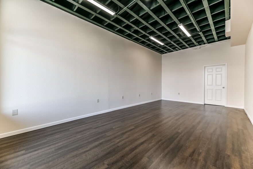 More Photos Of 121 W Sealy St, Alvin Freestanding For Sale