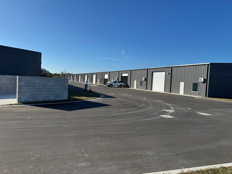 More Photos Of 4900 Dundee Rd, Winter Haven Light Manufacturing For Lease