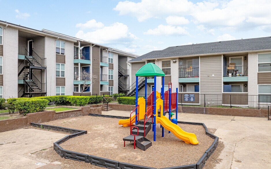 More Photos Of 8600 S Course Dr, Houston Apartments For Sale