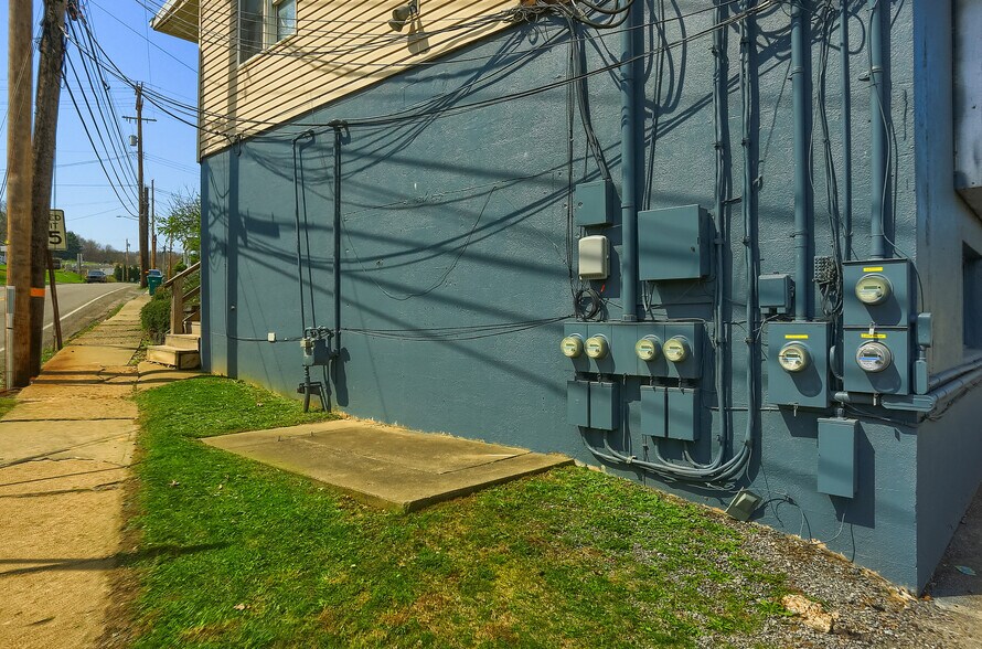 More Photos Of 115 W Main St, Evans City Freestanding For Sale