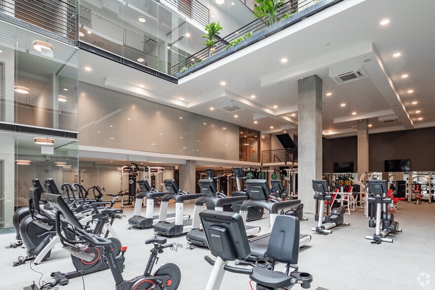 More Photos Of 3460 N Broadway St, Chicago Apartments For Lease