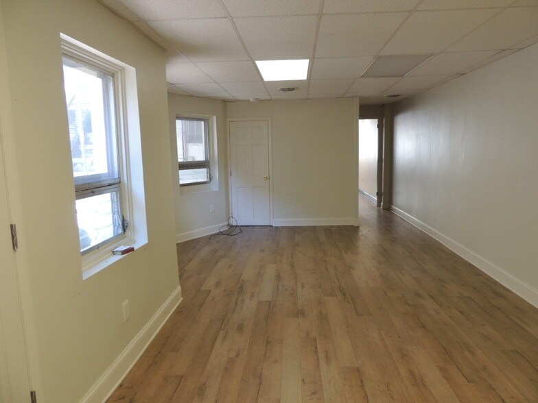 More Photos Of 122 E King St, York General Retail For Lease