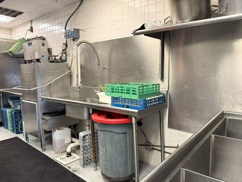 More Photos Of 1403 N Navarro St, Victoria Restaurant For Sale