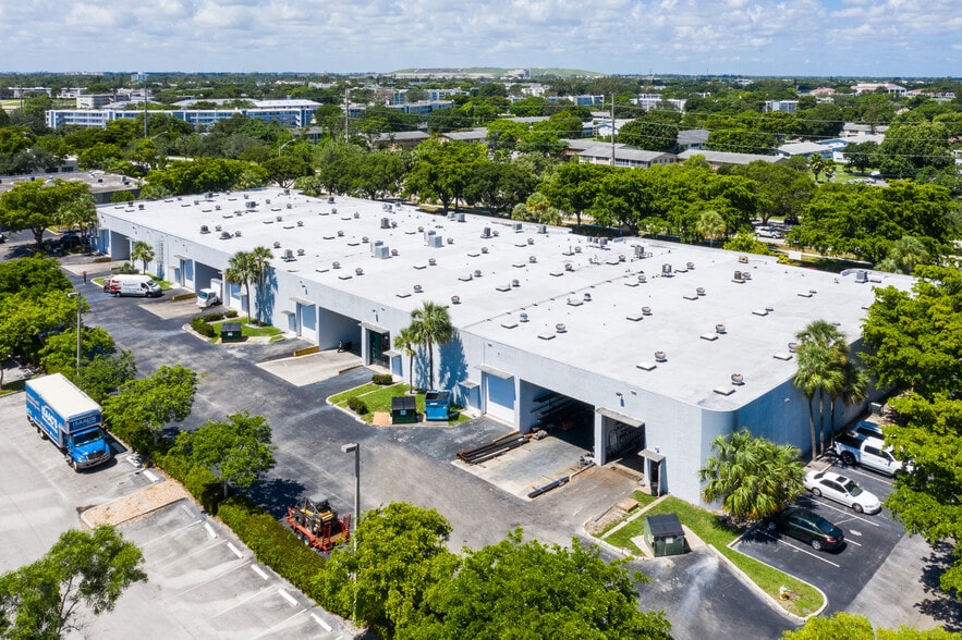 More Photos Of 312-384 S Military Trl, Deerfield Beach Light Distribution For Lease