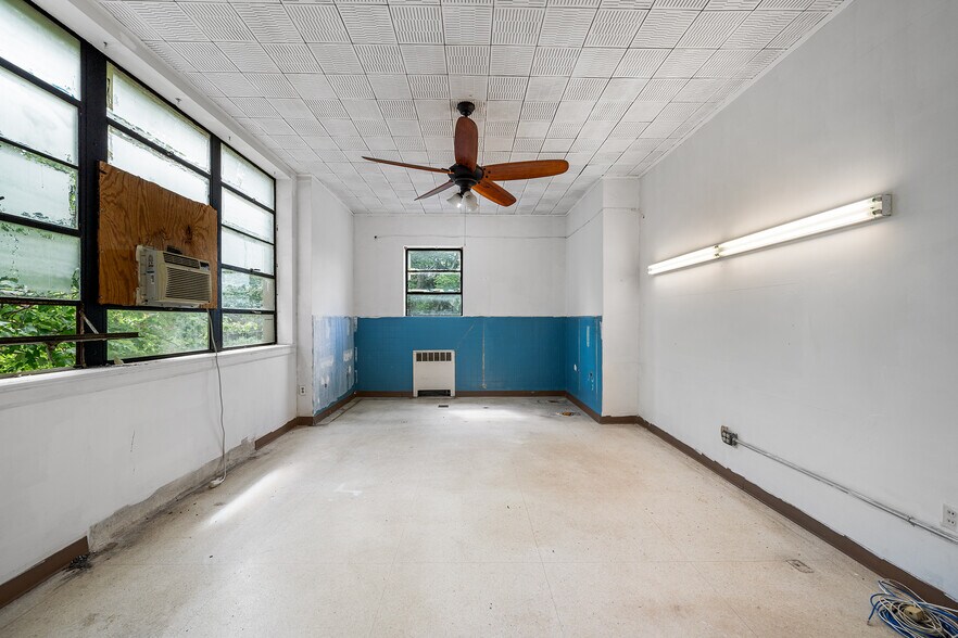 More Photos Of 379 Cherry St, Pottstown Flex For Lease