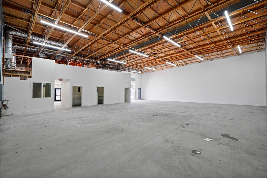 More Photos Of 10926 Randall St, Sun Valley Warehouse For Lease