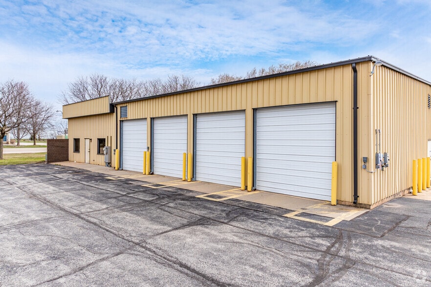 More Photos Of 9941 N Alpine Rd, Machesney Park Warehouse For Lease