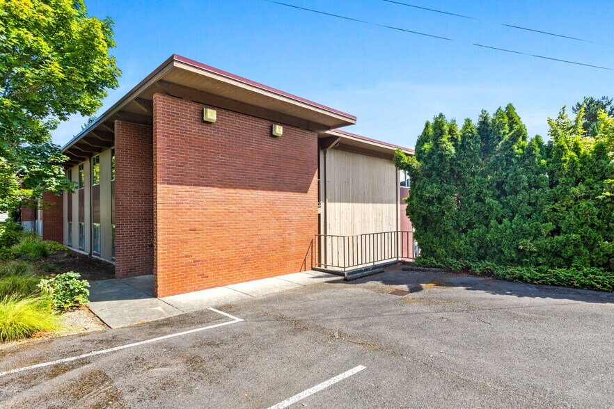 More Photos Of 1730 Commercial St SE, Salem Office For Sale