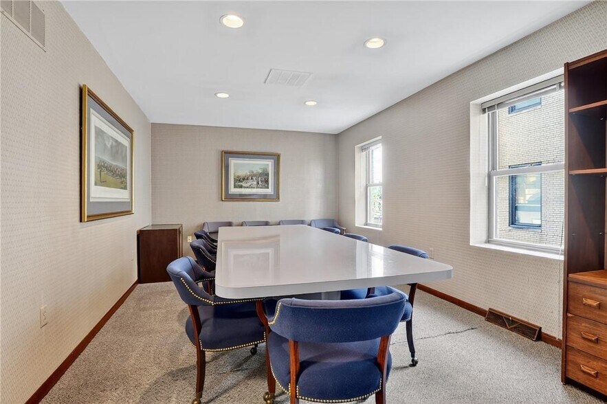 More Photos Of 29 E Beau St, Washington Medical For Sale