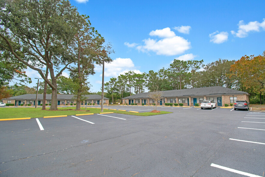 Primary Photo Of 550 Balmoral Cir N, Jacksonville Unknown For Lease