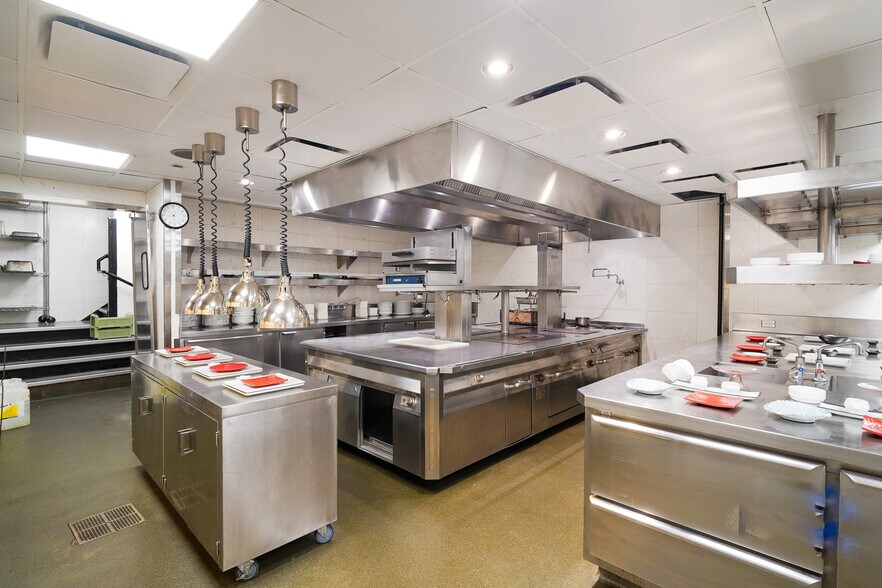 More Photos Of 73 Fifth Ave, New York Apartments For Lease