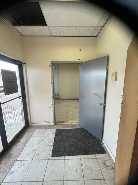 More Photos Of 12046 Fort Rd NW, Edmonton Apartments For Lease