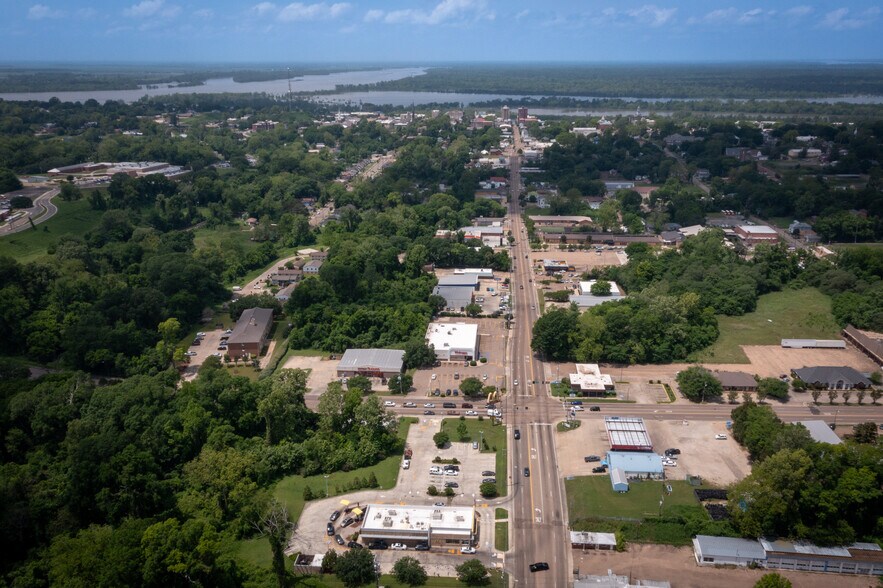 More Photos Of 2310 Clay St, Vicksburg Freestanding For Sale