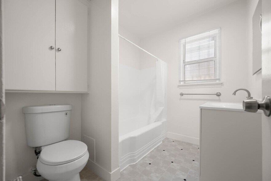 More Photos Of 6036 10th Ave, Los Angeles Apartments For Sale