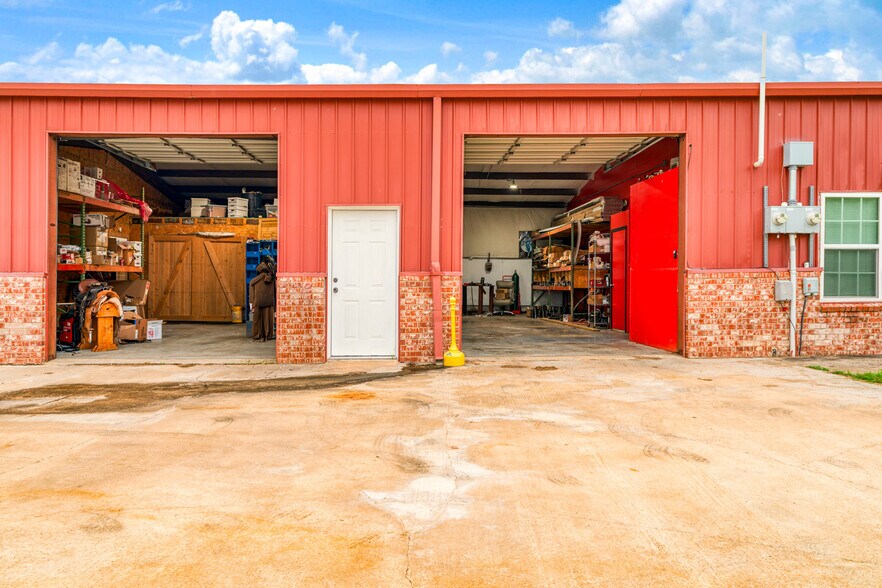 More Photos Of 6210 Lamar Rd, Reno Flex For Sale