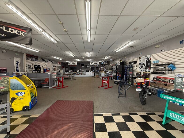More Photos Of 7221 Niagara Falls Blvd, Niagara Falls Auto Repair For Sale