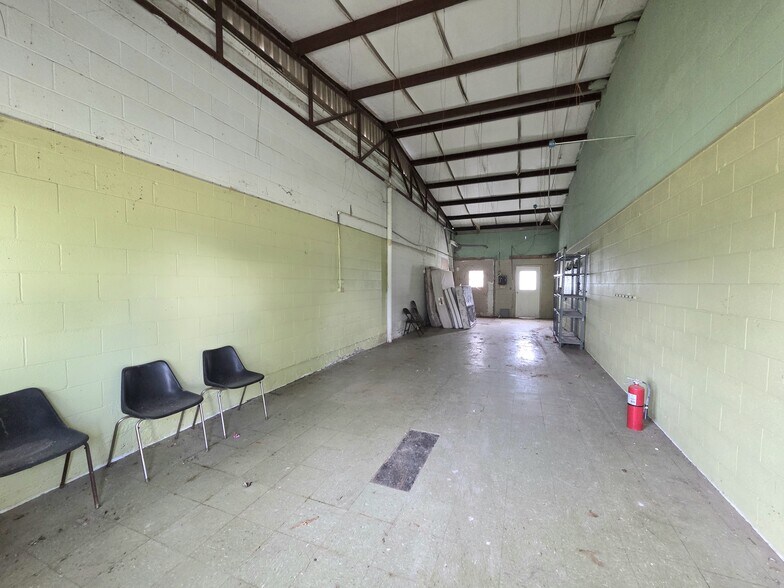 More Photos Of 14077 N Highway 75, Willis Warehouse For Sale