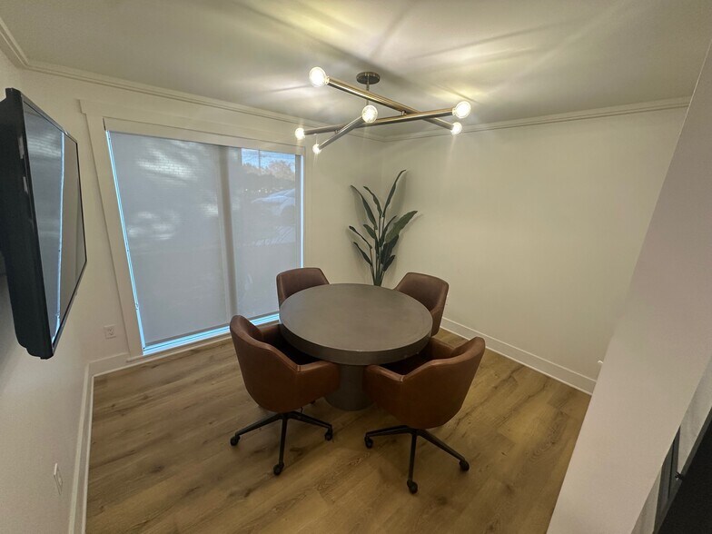 More Photos Of 1053 Oakhaven Rd, Memphis Office Residential For Sale