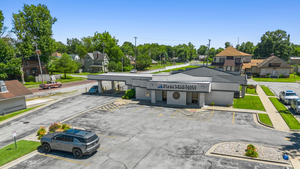 More Photos Of 1709 Walnut St, Murphysboro Bank For Sale
