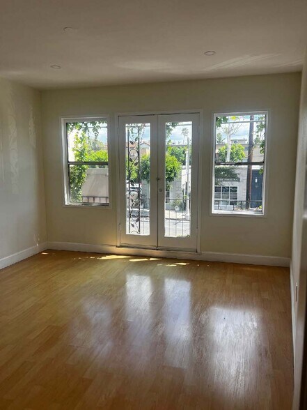 More Photos Of 931 N La Cienega Blvd, Los Angeles Storefront Retail Office For Lease
