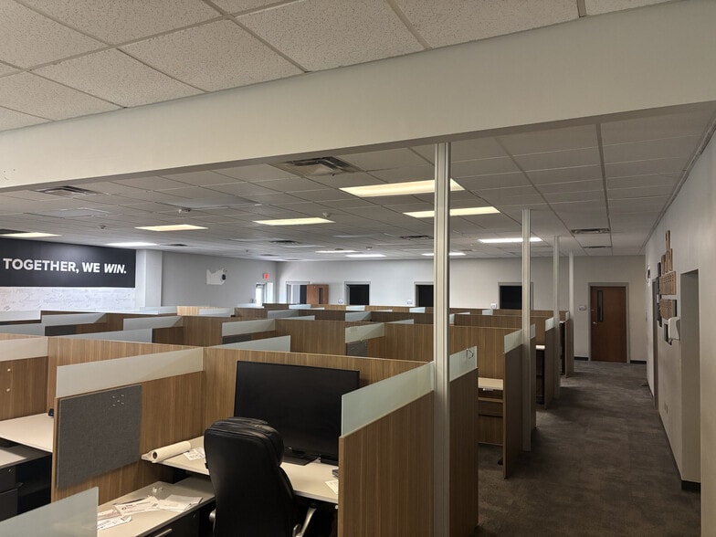 More Photos Of 2563 Commerce Cir, Birmingham Unknown For Lease