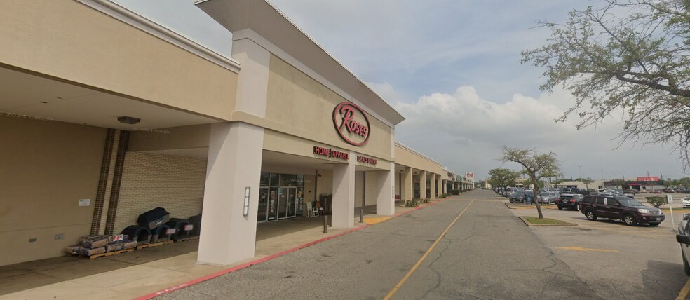 More Photos Of 126-190 Gateway, Beaumont Unknown For Lease