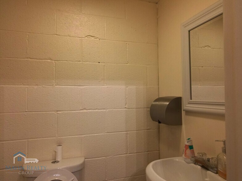 More Photos Of 2035 N Broadway, Baltimore Lodge Meeting Hall For Lease