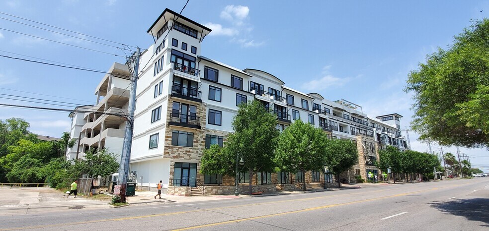 More Photos Of 127 E Riverside Dr, Austin Apartments For Lease