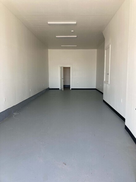 More Photos Of 511 Ocean Front Walk, Venice Apartments For Lease