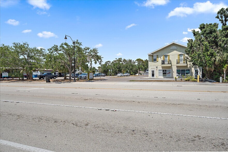 More Photos Of 925 Tamiami Trl S, Venice Storefront Retail Residential For Sale