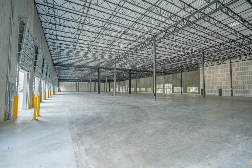 More Photos Of 1620 NW 215th St, Miami Gardens Unknown For Lease