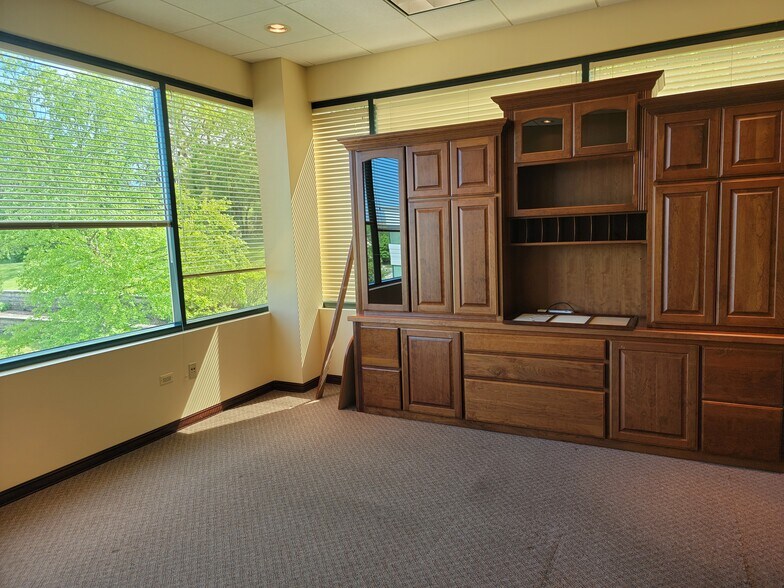 More Photos Of 14489 John Humphrey Dr, Orland Park Medical For Sale