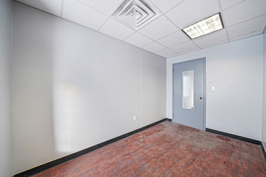 More Photos Of 1601 Arctic Avenue, Bohemia, NY 11716, Bohemia Warehouse For Lease