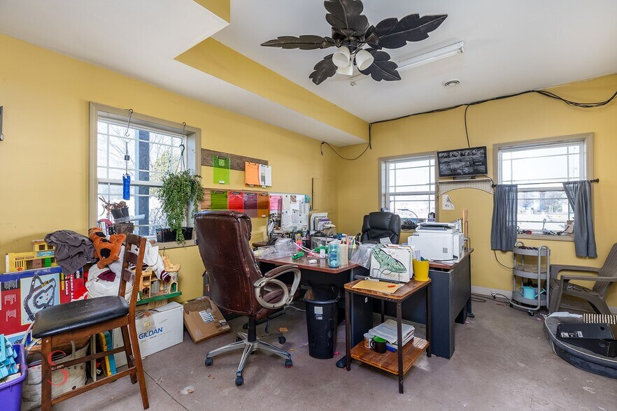 More Photos Of 611 E Dayton Rd, Ottawa Warehouse For Sale