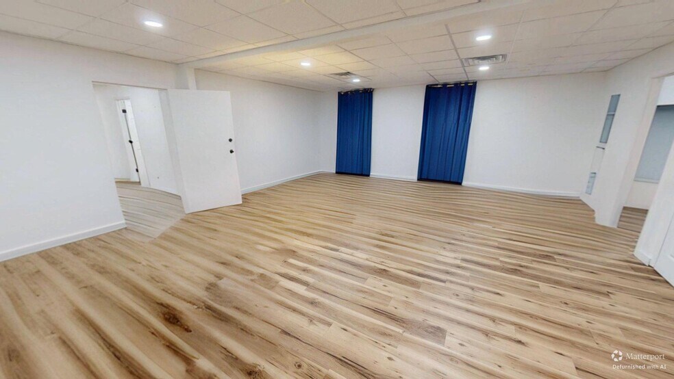 More Photos Of 400 W Cervantes St, Pensacola Flex For Lease