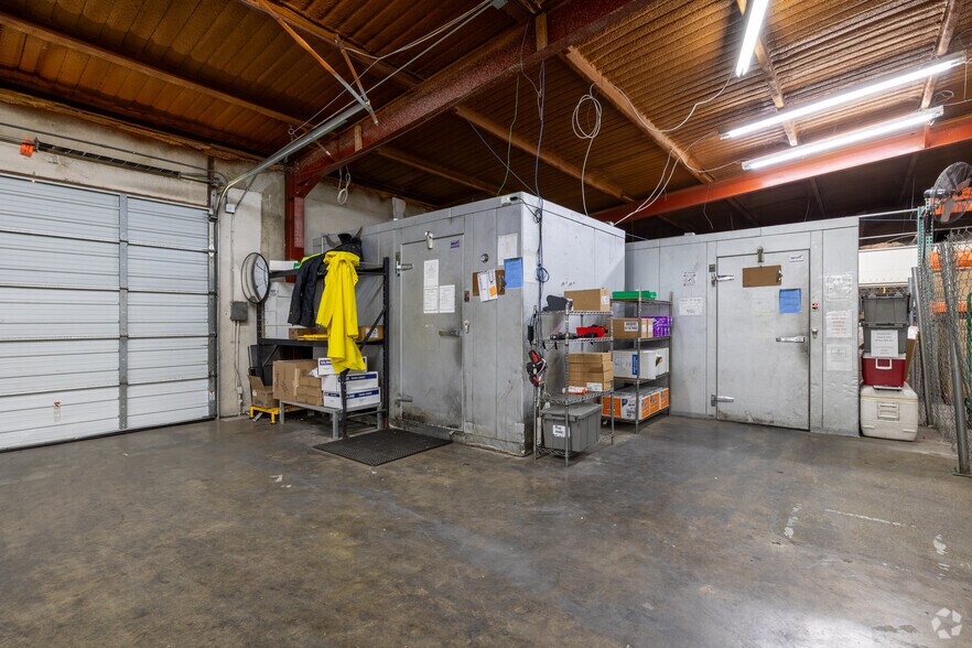 More Photos Of 3410 Steen St, San Antonio Distribution For Sale