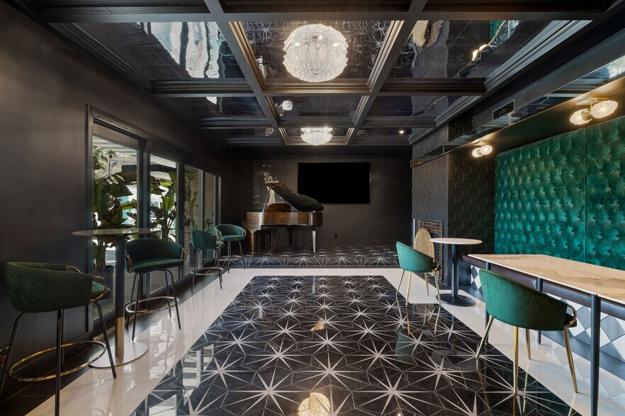 More Photos Of 120 W Vereda Sur, Palm Springs Hotel For Sale