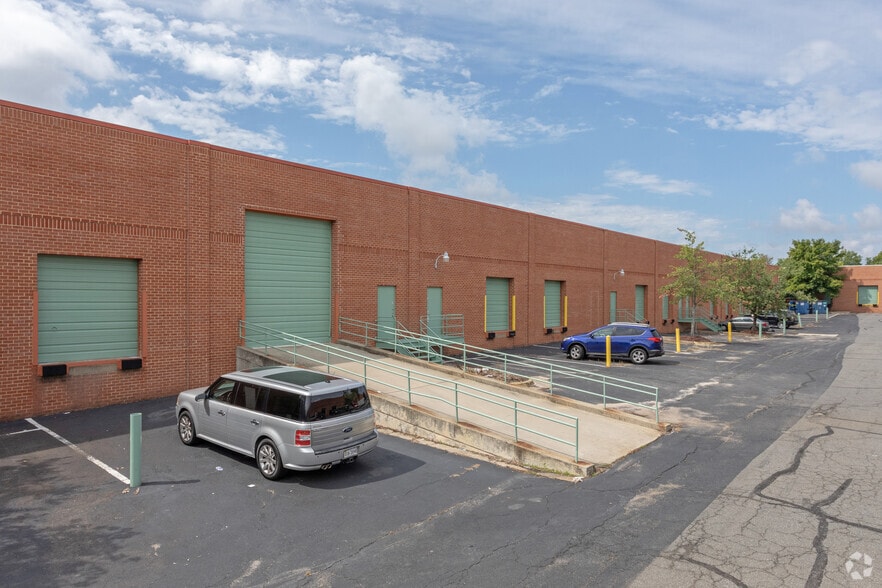 More Photos Of 4206 Technology Ct, Chantilly Research And Development For Lease
