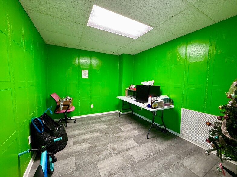 More Photos Of 2031-2033 ELLISVILLE Blvd, Laurel Flex For Sale
